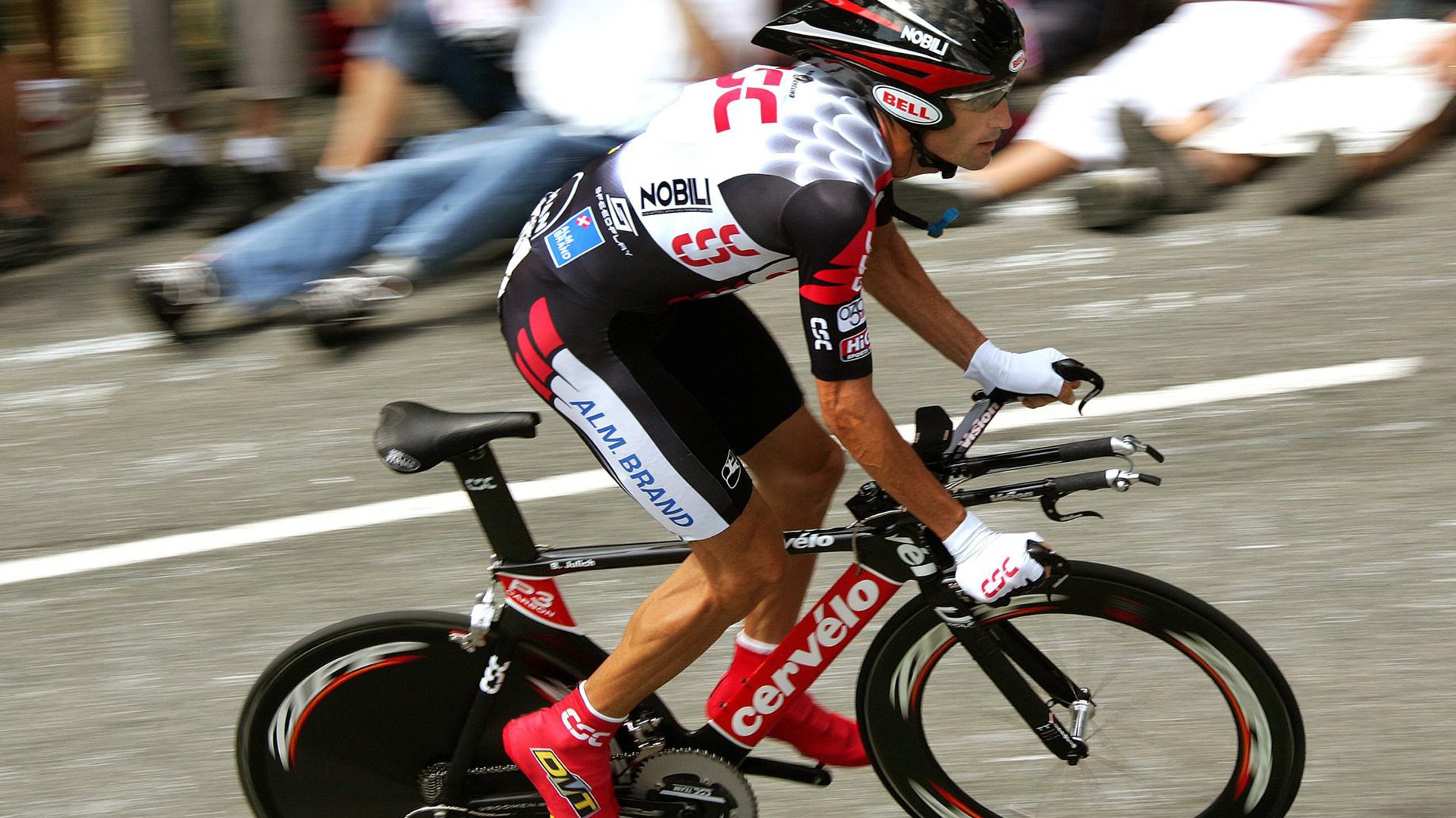 职业联赛吸引新兴行业赞助推动多元产业融合，职业联赛的作用